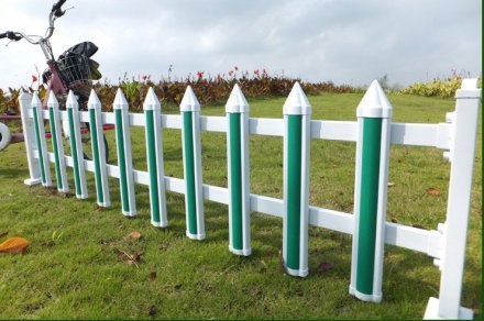 安誠(chéng)護(hù)欄為您詳細(xì)介紹下PVC護(hù)欄的優(yōu)點(diǎn)