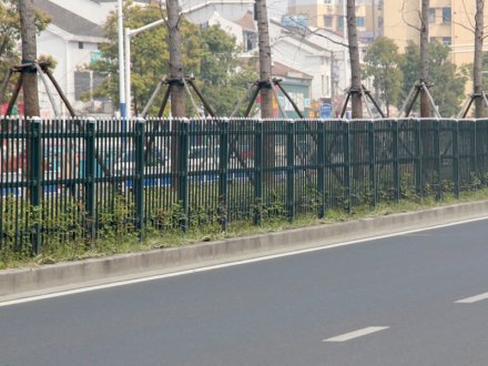 鋅鋼護(hù)欄松動(dòng)的因素以及處理措施